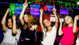 Танцевальная программа«Дискотека 90х»