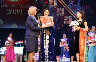 Обладательницей Гран-при Всероссийского конкурса башкирских красавиц «Һылыуҡай-2020» стала Ляйсан Шугаепова