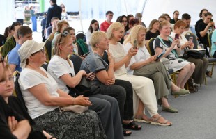 Народная артистка России Александра Захарова встретилась с уфимскими студентами на «Китап-Байраме»