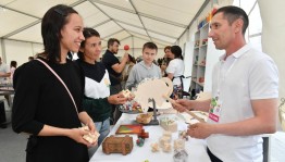 "Әйҙә уйнарға" фестиваленә әкиәттән атай Карло килгән.