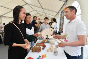 "Әйҙә уйнарға" фестиваленә әкиәттән атай Карло килгән.