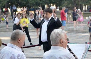 Пятничные концерты в сквере «Дубки»