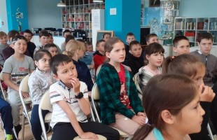Асяновская модельная библиотека собрала детей на вечеринку «В гостях у Пушкина»