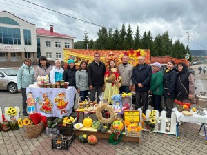Артисты автоклуба Караидельского района украсили своим выступлением сельскохозяйственную ярмарку