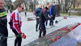 Праздничное возложение венка «Под ярким салютом Великой Победы»