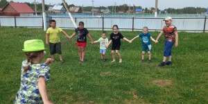 Игровая программа «Белый - тополь, синий - тополь!»