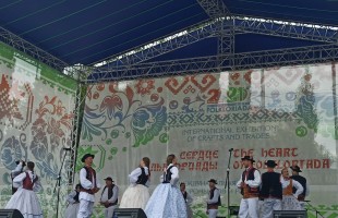 Ансамбли из Польши, Панамы и Италии представили свою культуру на площади Конгресс-холла «Торатау»