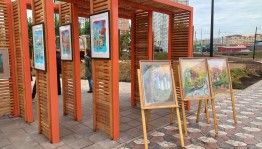 Выставка в честь открытия общественного пространства перед картинной галереей «Мирас»