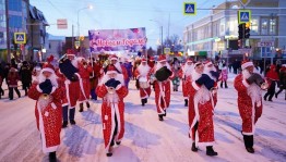 Районный парад Дед Морозов и Снегурочек