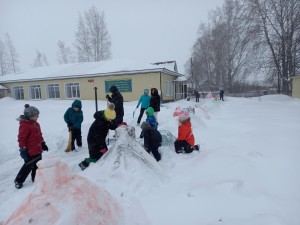 Конкурс ««Лучший сказочный персонаж из снега»