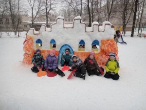 Игры с детьми на улице«Снежный городок»