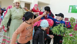 «Поиграйте, не скучайте!»