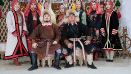 Казахстанские башкиры получили уникальную коллекцию башкирских костюмов