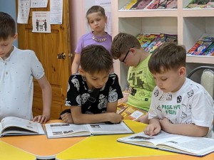 Выставка–обзор «Веселый выдумщик Андрей Усачев»