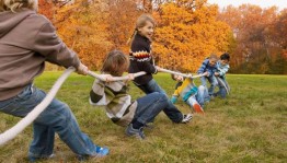 Спортивно - развлекательные игры на свежем воздухе «Знай наших»