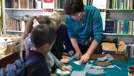 Заседание клуба «Умелые ручки»-Подарок маме.