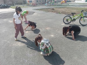 Конкурс рисунков на асфальте «Прощай лето»