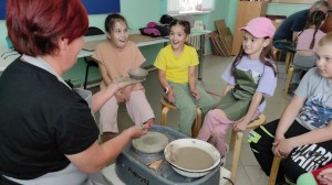 Ко Дню России преподаватели провели экскурсию, различные мастер-классы и викторины для учеников общеобразовательных школ города