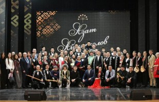 Өфөлә танылған ҡурайсы Азат Айытҡоловты 70 йәшлек юбилейы менән ҡотланылар