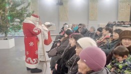 «Новый год к нам стучится»