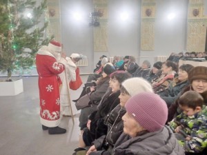«Новый год к нам стучится»
