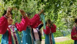 «За околицу села позвала нас всех игра»–фольклорная программа.