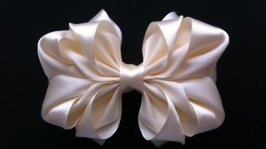 Мастер-класс «Изготовление бантиков для волос из атласных лент»