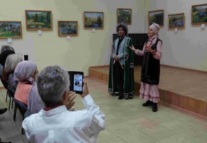 В Центральной городской библиотеке Уфы открылась художественная выставка «По золотым тропам Башкортостан»