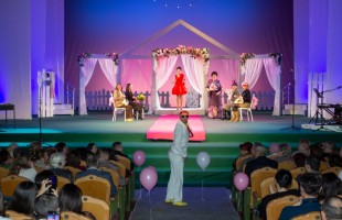 Два дня аншлага: Башдрамтеатр имени Мажита Гафури представил премьеру комедии «Женихи»