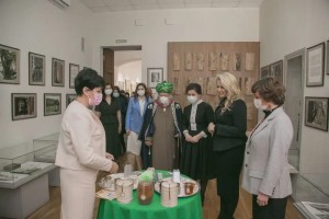 10 картин выставки "Бурзянская пчела" пополнят фонд Национального музея РБ