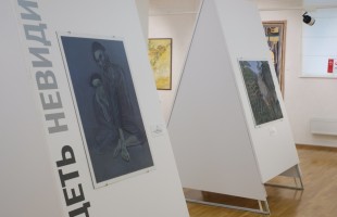 В Нестеровке торжественно открыли выставку «Видеть невидимое»