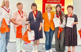 Марина Москвина вручила медали отличникам Тотального диктанта в Уфе