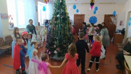 «Хоровод у елочки» Музыкально–развлекательная программа.