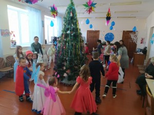 «Хоровод у елочки» Музыкально–развлекательная программа.