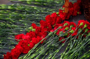 Торжественное возложение венков и цветов к памятнику-обелиску павшим в ВОВ