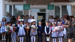 Акция « Учительница-первая моя! »