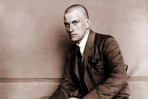 Юбилей на книжной полке «Певец революции» к 130-летию Владимира Маяковского