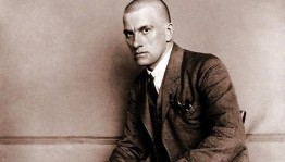 Юбилей на книжной полке «Певец революции» к 130-летию Владимира Маяковского