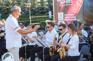 «Танцы под духовой»