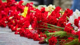 Возложение цветов к обелиску «Никто не забыт, ничто не забыто»