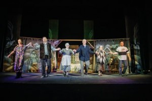 В Туймазинском театре прошла премьера спектакля "Семейный портрет с дензнаками"