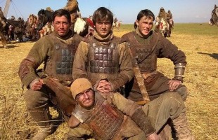 Башкирский каскадер преподал уроки фехтования актерам фильма «Викинг»