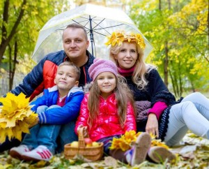 Фотофлешмоб «Под семейным зонтиком»
