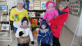 Выставка детских поделок и рисунков ко Дню Матери «Мы для мамы постарались»