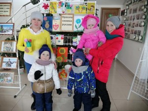 Выставка детских поделок и рисунков ко Дню Матери «Мы для мамы постарались»