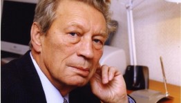 Книжно – иллюстрированная выставка « И травы собирает, и книги сочиняет»