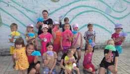 Развлекательно – игровая программа «Как радуги цвета, неразлучны никогда!»