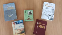 Книжная выставка «Йөрәк һеҙҙең менән» к 85-летию со дня рождения Киньябулатова Ирека Лутфиевича