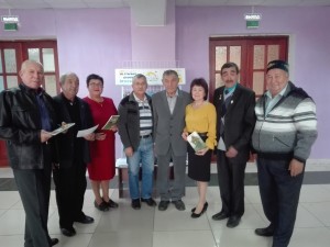 Книжная выставка «Закружилась в небе осень»