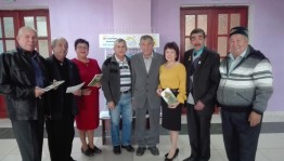 Книжная выставка «Закружилась в небе осень»